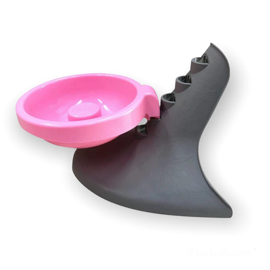 Bebedero con altura graduable